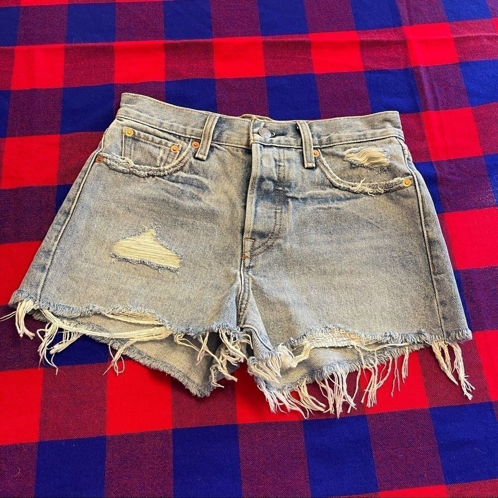 Levi’s Destroyed Distressed Denim Cut Off Shorts Size 26